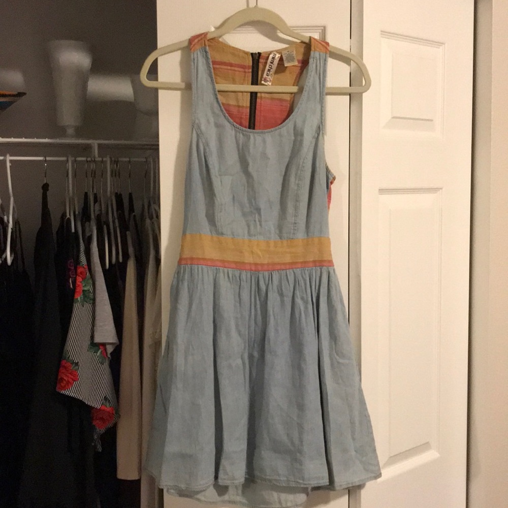 Jean dress with partly open back and back zipper